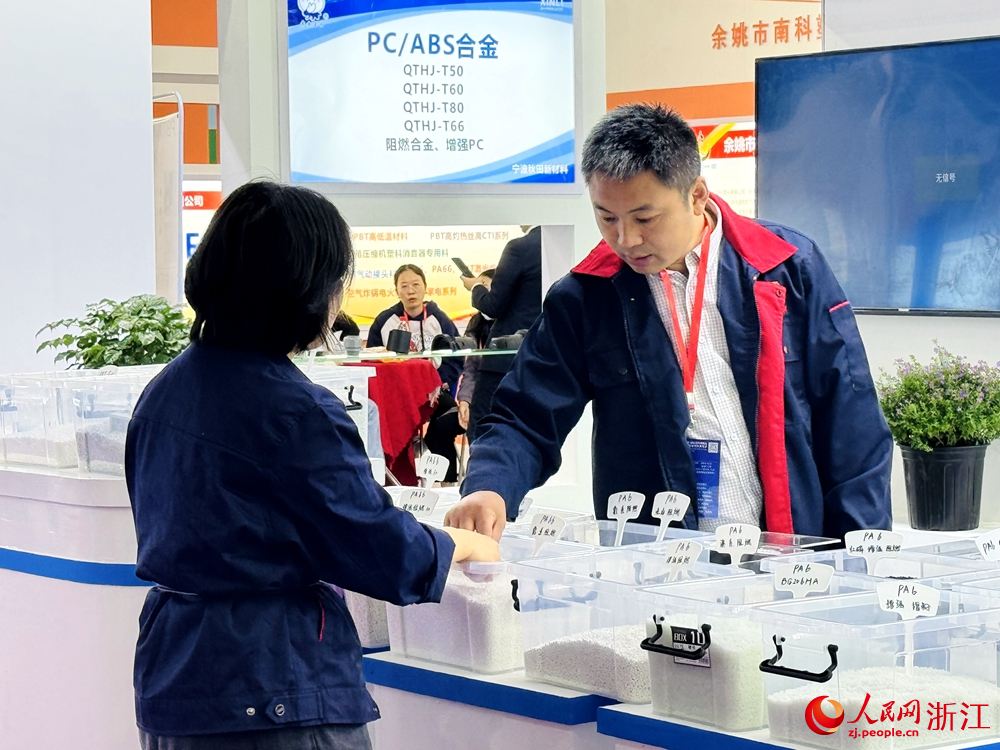 塑博会现场。人民网 陈陆洵摄