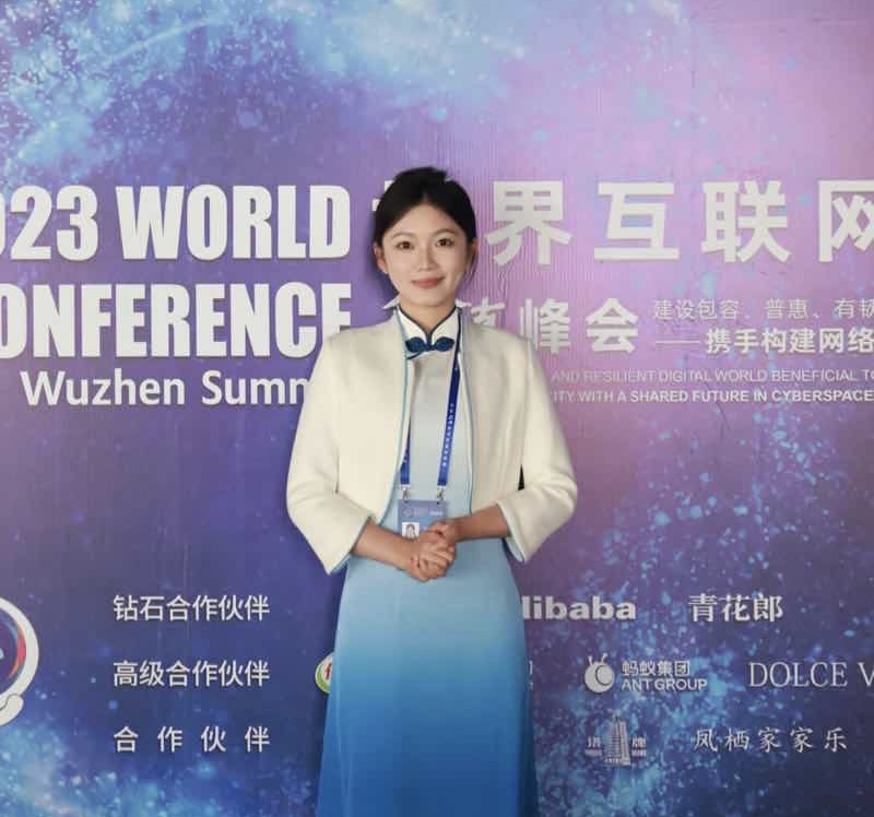 方姜翊进行志愿服务。人民网 秦铭泽摄