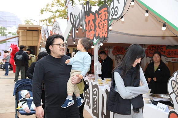 洪泽美食市集展销现场。殷潮摄