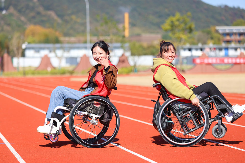 11月18日下午，湖州市安吉县递铺街道举行2023年残疾人趣味运动会。递铺街道供图