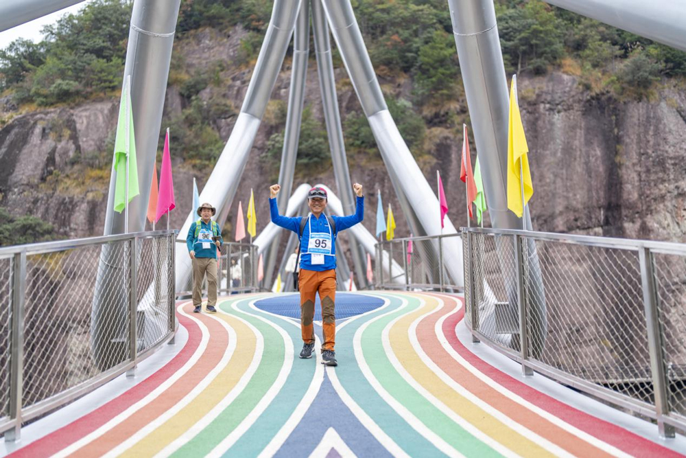 韩国登山爱好者体验神仙居登山路线。仙居县委宣传部供图