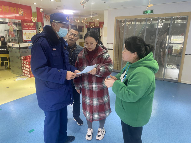 开展低温雨雪天气自我防护应急科普宣传。