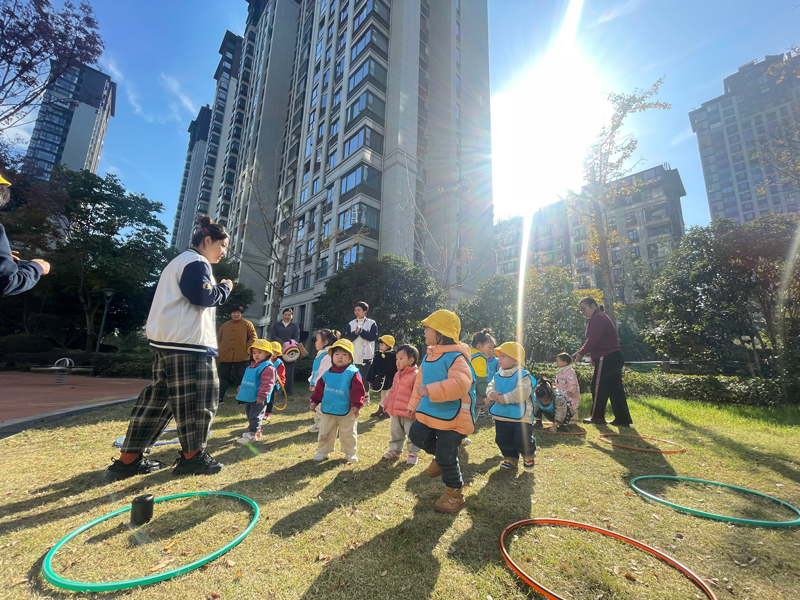 “儿童之家”开展丰富儿童活动。