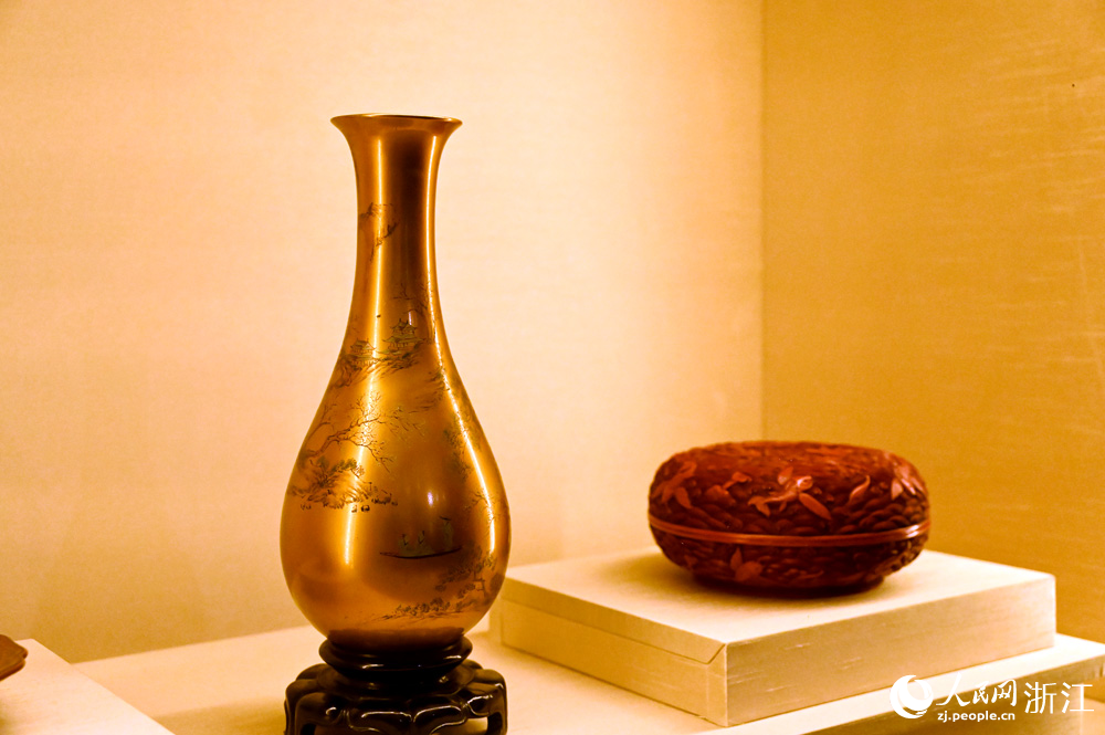12月27日，“不朽——大漆藝術五千年”展覽在杭州良渚博物院開展。人民網記者 葉賓得攝