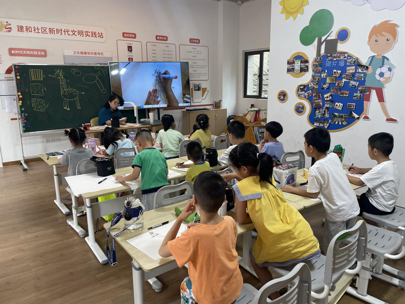 建和社区家门口的青少年宫。彭埠街道供图