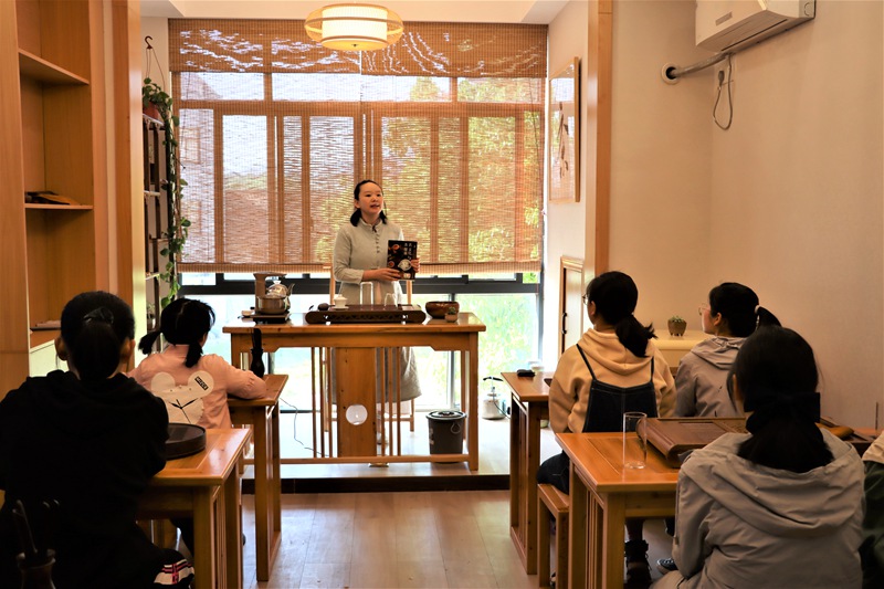 爱心家园开设的茶道课程。天台县爱心家园供图