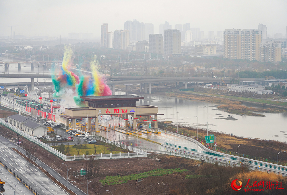 1月19日，位于浙江省金华市的义东高速东阳（江北至南市）段正式通车。人民网 章勇涛摄