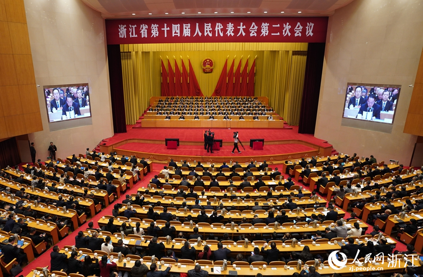浙江省十四屆人大二次會議圓滿完成各項議程，在杭州勝利閉幕。人民網記者 郭揚攝
