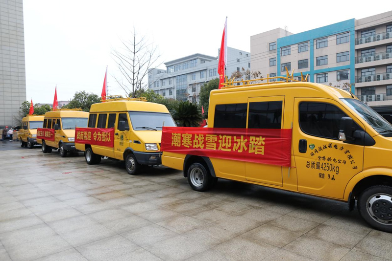 2月6日，國網浙江電力組織人員車輛趕赴湖南。胡志勇攝