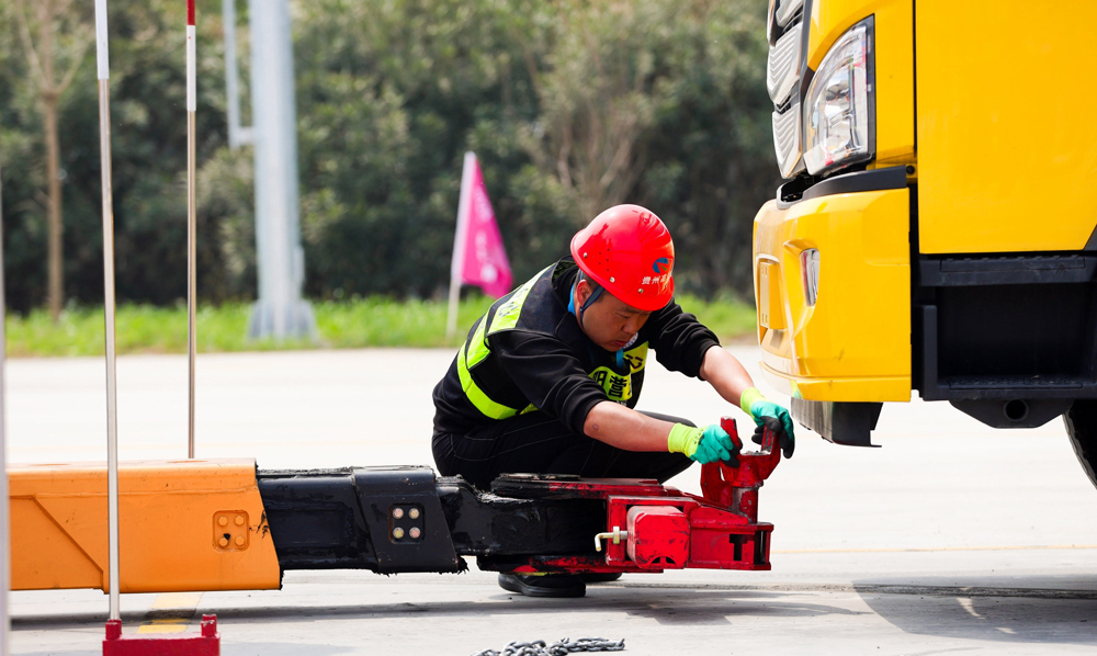 全国首届高速公路车辆救援技能大赛在杭州举行。沪杭甬公司供图