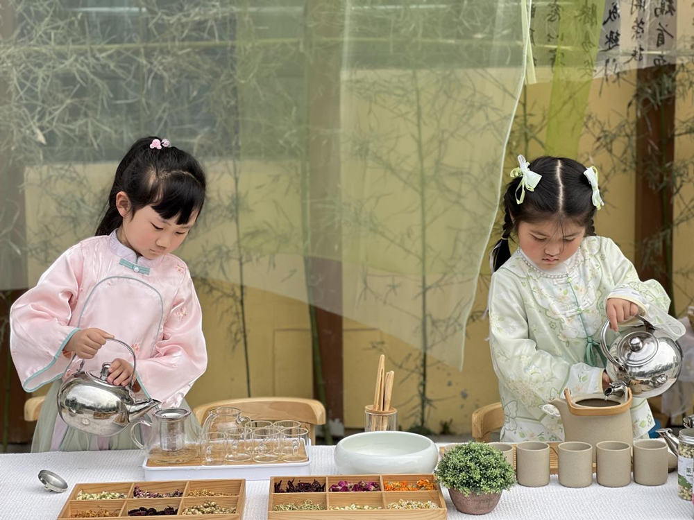 花草节活动现场。菱湖镇幼儿园供图