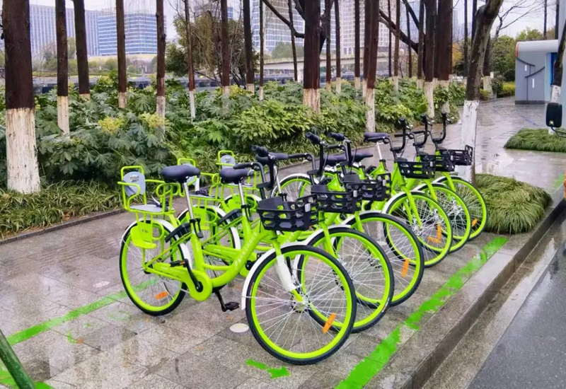 嘉兴市区的亲子公共自行车。嘉兴发布供图