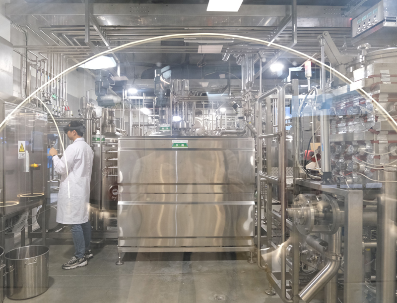 未来食品实验室的食品柔性智能生产线极大提升了生产线利用效率。程欣摄