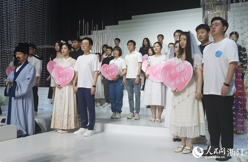 “緣定桃花湖 送你一生幸福”上城區婚俗改革引育產業經濟發布活動今日舉行。人民網記者 張帆攝