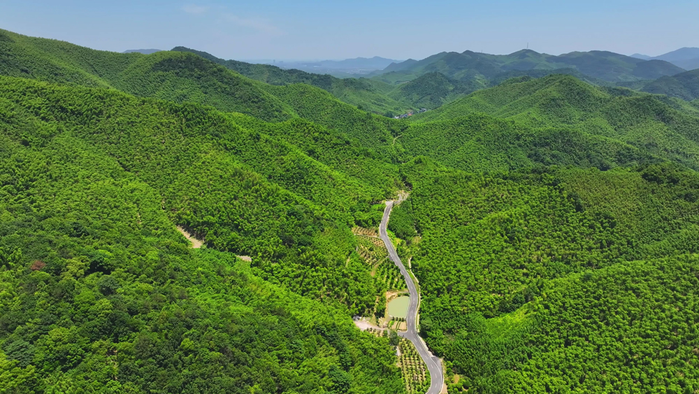 “四好农村路”串起美丽乡村新画卷。王黎娜摄