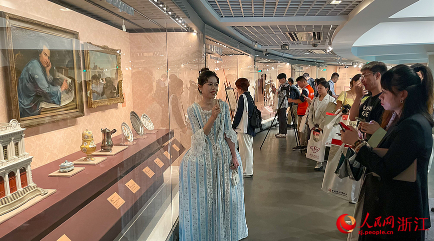 “18世纪的里昂：启蒙时代丝绸之都的繁荣”展览。人民网记者 郭扬摄