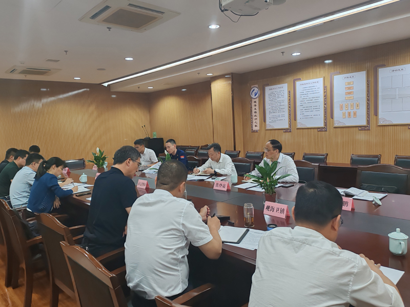 举行帮扶启动会。薛意凡摄