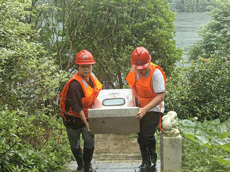 杭州市水务集团进一步强化工作举措，全力做好新安江水库泄洪期间城市供排水保障工作。杭州市水务集团供图