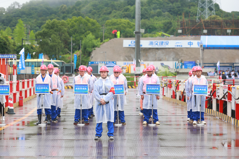 甬台温改扩建宁波南段项目“无脚本”应急救援演练。浙交建设供图