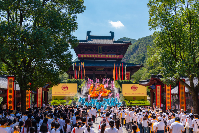 7月12日，海峽兩岸青年共祭軒轅黃帝大典活動在浙江縉雲舉行。鄭浩天攝