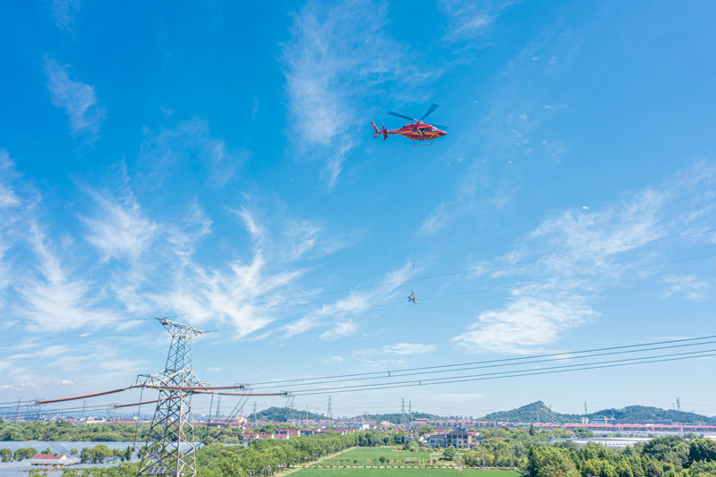 浙江湖州：直升机带电作业