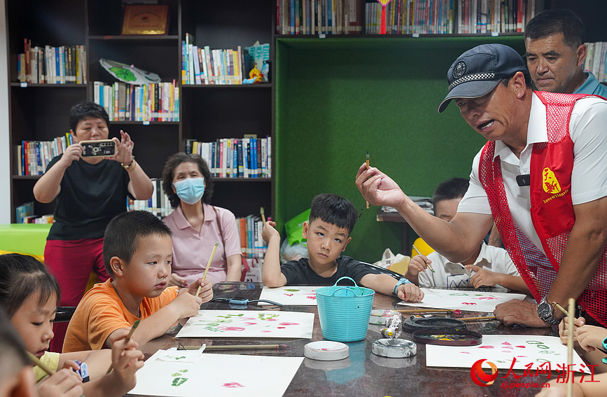 郭建合的暑期班十分火热。人民网记者 郭扬摄