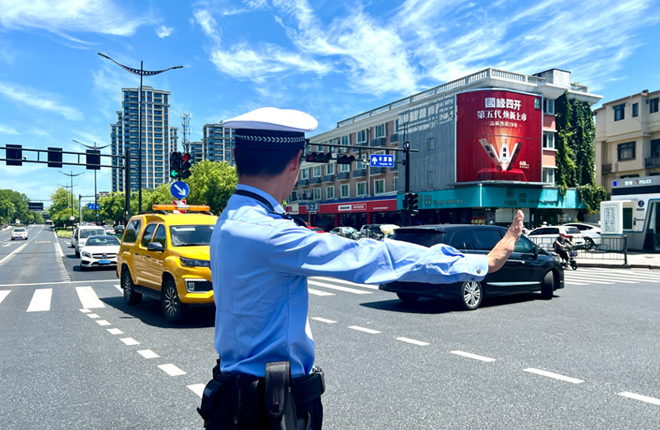 交警施澤豐：為群眾出行撐起一片“綠蔭”