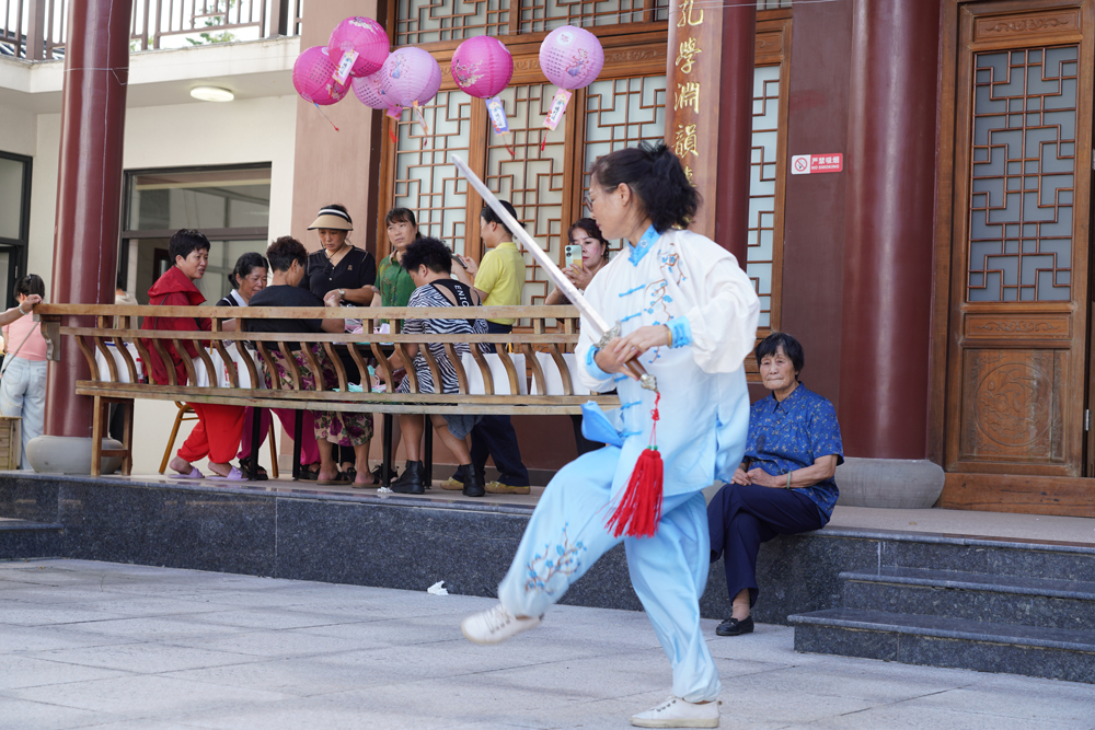 活动现场还穿插了走书、太极等传统表演，为观众带来一场视听盛宴。长街镇供图