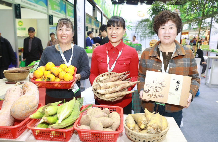 第17届中国义乌国际森林产品博览会开幕。郑循福摄