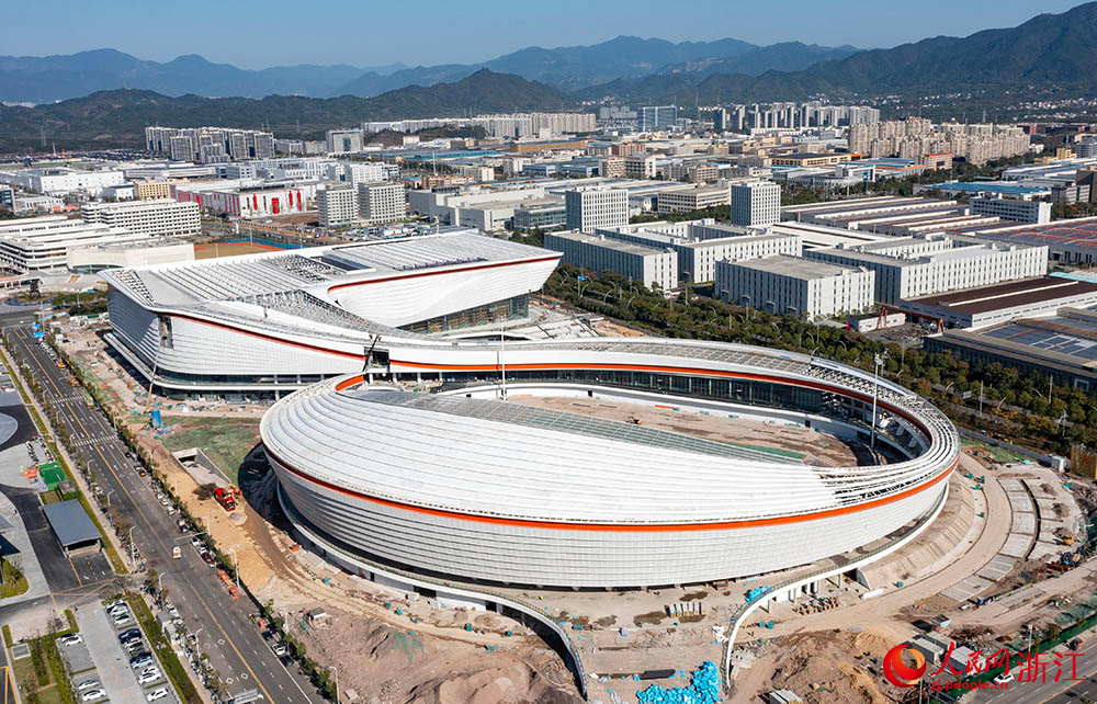 空中俯瞰麗水南城運動綜合體項目建設現場。人民網 章勇濤攝