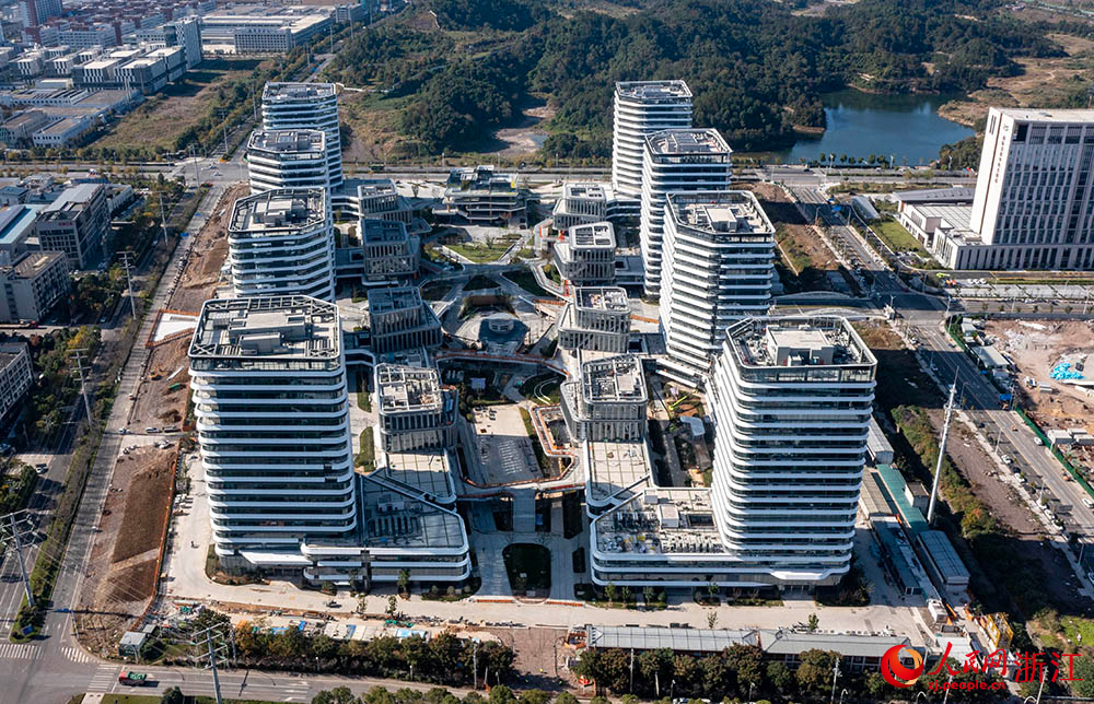 從空中俯瞰位於麗水經濟技術開發區的浙西南科創產業園。人民網 章勇濤攝