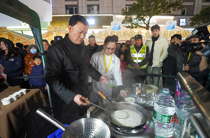 中国烹饪大师、浙菜大师徐步荣亲自烹饪温州大黄鱼菜品