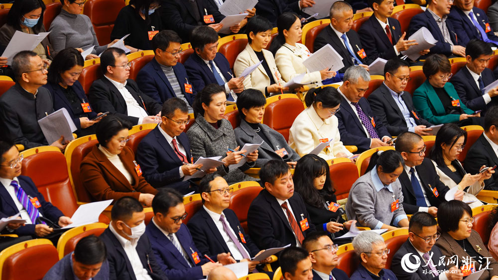 1月14日上午9时，浙江省十四届人大三次会议在杭州开幕。人民网记者 郭扬摄