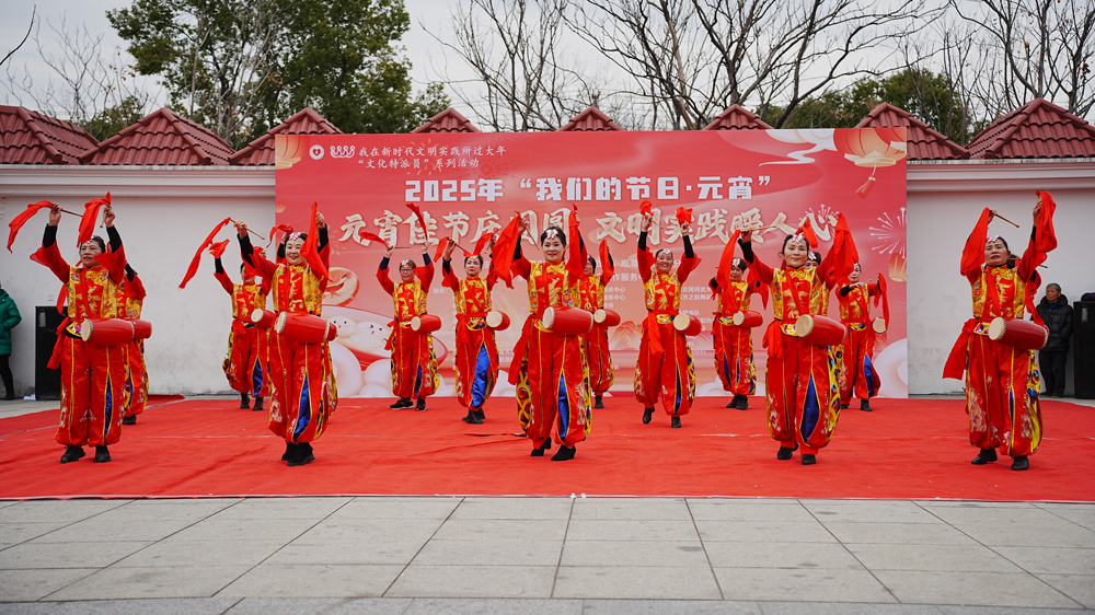 腰鼓表演。觀海衛鎮供圖