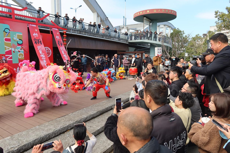 “龍泉喊你過大年·非遺嘉年華”活動現場。龍泉市委宣傳部供圖