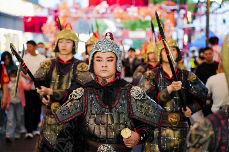 “五一”期间，《一越千年·古韵长歌》大型沉浸式夜间演艺活动在绍兴古城开启。越城区委宣传部供图