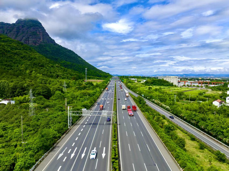 杭金衢高速公路诸暨段。郑宇航摄