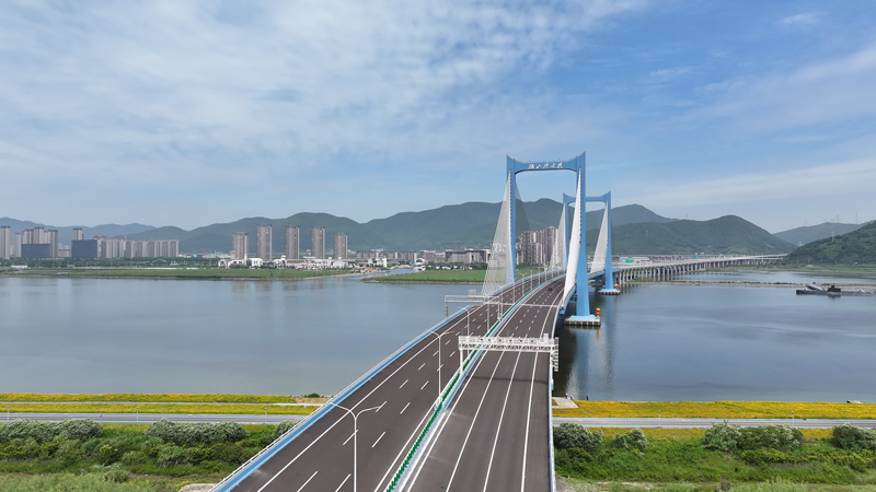 寧波舟山港六橫公路大橋一期。郝玉亮攝
