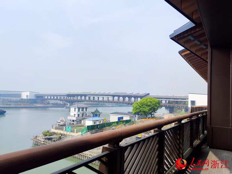 建设中的方厅水院。人民网 康梦琦摄