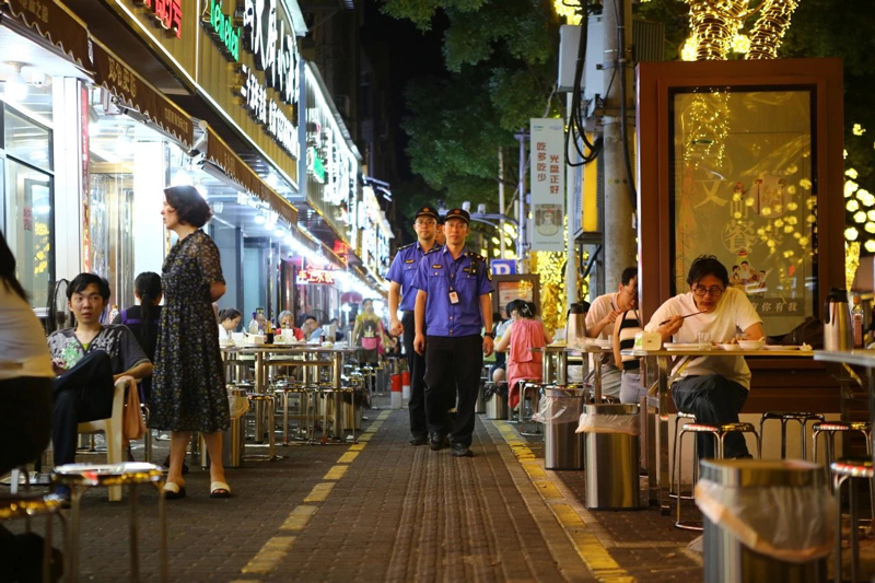 臨街商鋪開展外擺經營。臨海市委宣傳部供圖