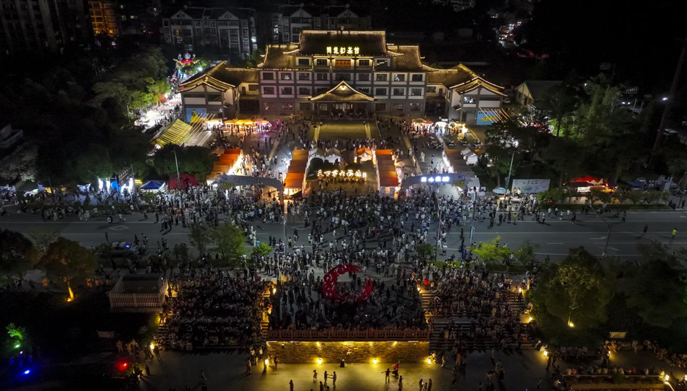 “伯溫非遺大集”熱鬧開市。朱偉攝