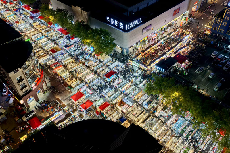 三挺路夜市。賓王社區供圖