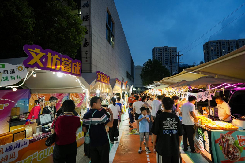 “GUAN籃”潮玩市集現場。朱偉攝