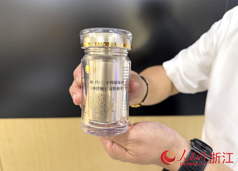 團隊研發的神經酸凝膠糖果。人民網 方彭依夢攝