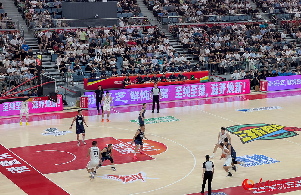 “浙BA”城市爭霸賽揭幕戰比賽現場。人民網記者 艾宇韜攝