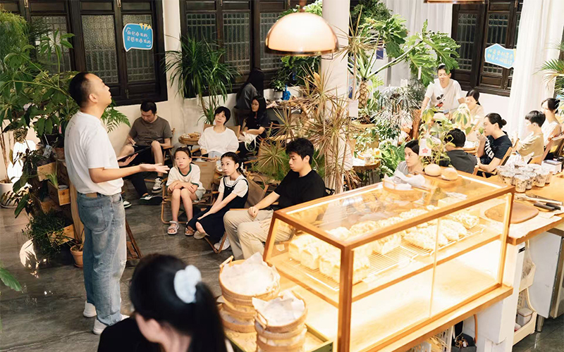 读书会现场。路南街道供图