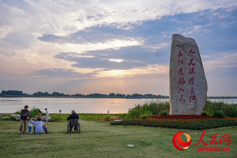 水清岸綠的薛家窪。人民網記者 苗子健攝