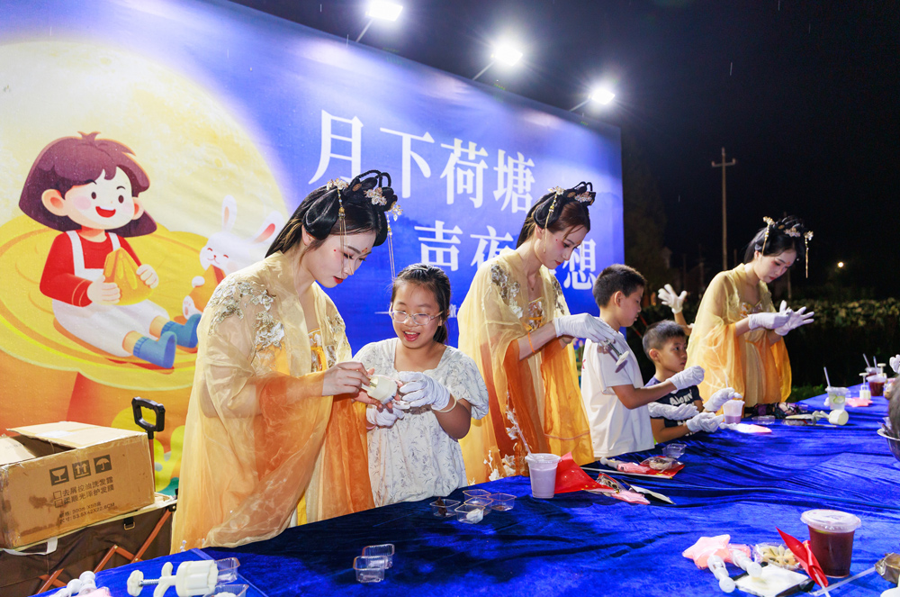 中秋主题音乐会现场。缪军摄