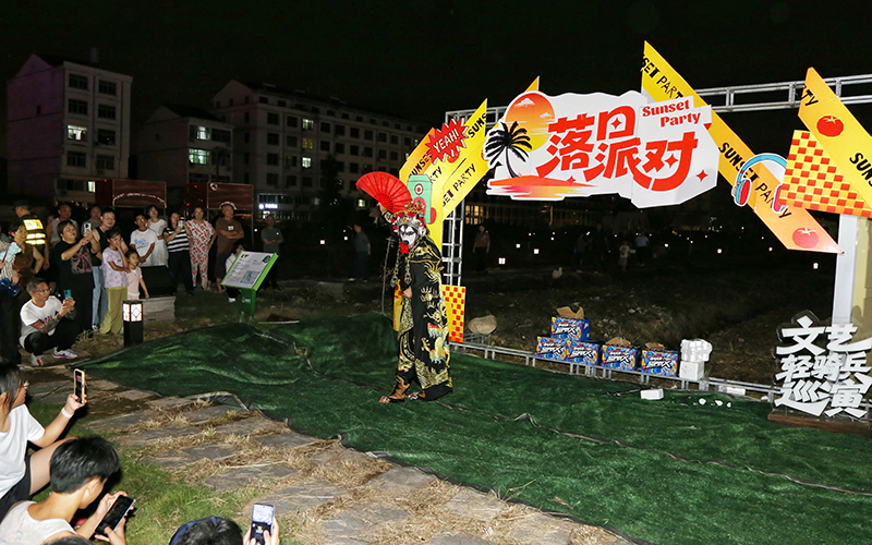 精彩节目搬进田园。横街镇供图