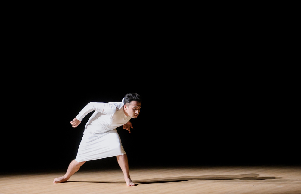 2025柯桥时尚周(秋季)启幕秀现场。绍兴柯桥区委宣传部供图